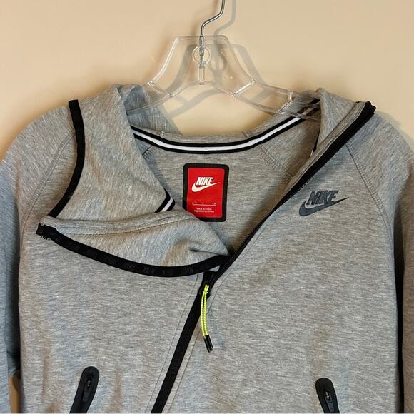 Nike Tech Gray Asymmetrical Zipper Butterfly Back Cropped Hoodie Size Small - Picture 3 of 12